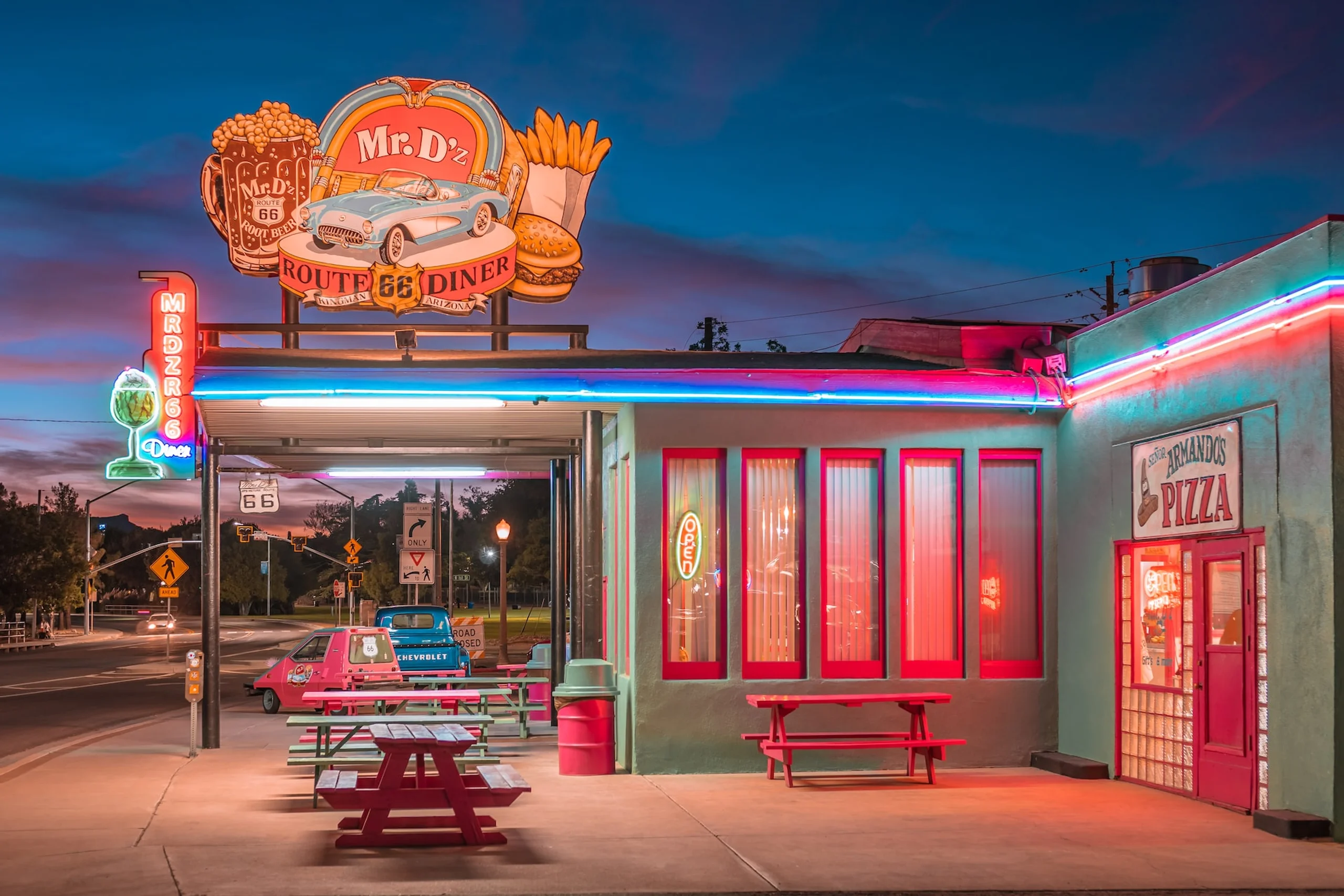 Neon lit Mr D'z diner on Route 66